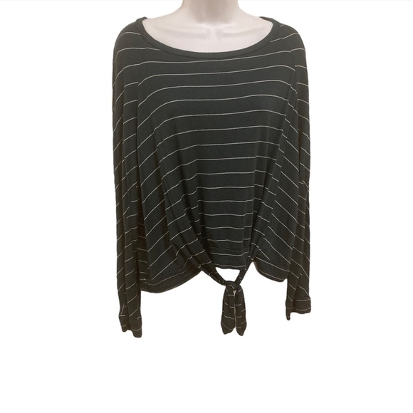 Belle Du Jour Tops - 🐆3/$15 Belle Du Jour stripped top